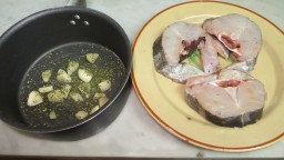 Recepta de cuina de Lluç fresc bullit amb alls i julivert sec